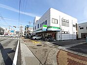 【コンビニエンスストア】ファミリーマート 高知上町五丁まで950ｍ