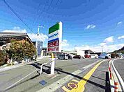 【コンビニエンスストア】ファミリーマート 高知介良通店まで1300ｍ