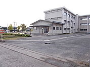 【小学校】岐阜市立且格小学校まで300ｍ