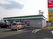 【コンビニエンスストア】ファミリーマート名四亀須店まで1100ｍ
