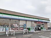 【コンビニエンスストア】ファミリーマート　鈴鹿庄野町店まで1100ｍ