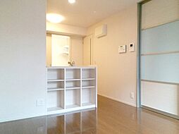 ルミナス山岸 102 1階1LDKのリビング/ダイニング