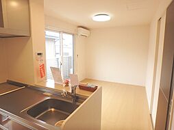 ファミィーユ ＫII 205 2階1LDKのリビング/ダイニング