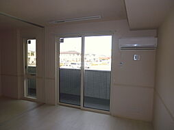 ヴォワ・リーブル 203 2階1LDKのリビング/ダイニング