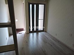 ゼフィール 102 1階ワンルームのリビング/ダイニング