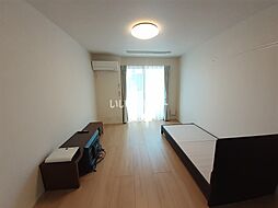 Urban Sweet III 202 2階ワンルームのリビング/ダイニング