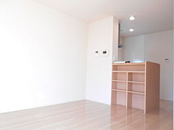 フローラ・ウィル　B 103 1階1LDKのリビング/ダイニング