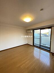 フルブルーム 304 3階1Kのリビング/ダイニング