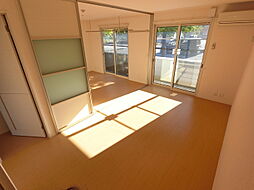 アゼリアヒルズ 103 1階1LDKのリビング/ダイニング