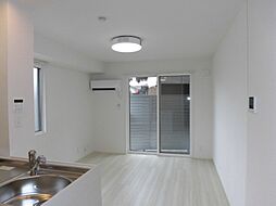 D-roomグランヴィア行事 101 1階1LDKのリビング/ダイニング