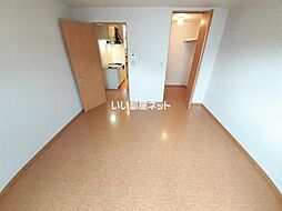 ウッズ，ヒル 202 2階1Kのリビング/ダイニング