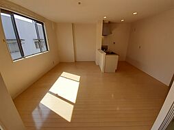 グランカーサ平井　六番館 202 2階1LDKのリビング/ダイニング