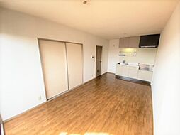 ラヴェルム　B棟 202 2階2DKのリビング/ダイニング