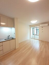 アザール　III 102 1階1LDKのリビング/ダイニング