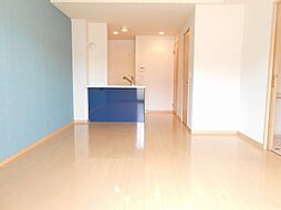 ヴェルテュー・デュ・シャトー　A館 102 1階ワンルームのリビング/ダイニング