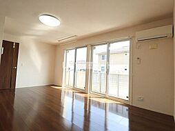 スカイブルー　Ｈ 101 1階1LDKのリビング/ダイニング