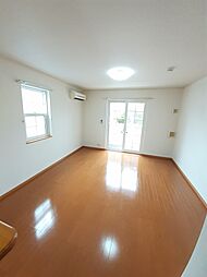 プリムローズ 101 1階ワンルームのリビング/ダイニング