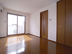 ローズコート・カノン 101 1階ワンルームのリビング/ダイニング