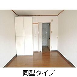 グリーンコート 205 2階ワンルームのリビング/ダイニング