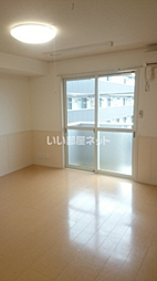 ブルー・ヴェール 203 2階1LDKのリビング/ダイニング