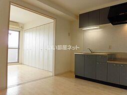 フロンティア中川 203 2階1DKのリビング/ダイニング