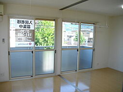 ファミーユあずま 201 2階2LDKのリビング/ダイニング