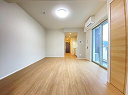 Le Grandeur 阿賀中央 201 2階1LDKのリビング/ダイニング