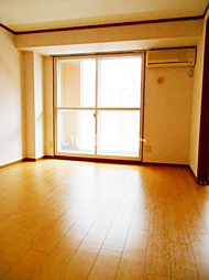 エバーグリーン桜川 102 1階2LDKのリビング/ダイニング