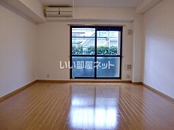 タイムズ　アヴェニュー 103 1階ワンルームのリビング/ダイニング