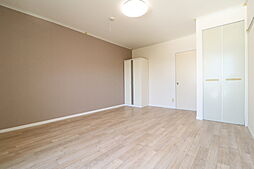 プレジール・クレスト 203 2階1Kのリビング/ダイニング