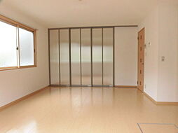 ロイヤルガーデン貝津　B棟 101 1階1LDKのリビング/ダイニング