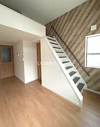 コンフォート八王子 101 1階ワンルームのリビング/ダイニング