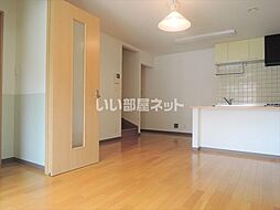 フローラ・イツ 101 1階2LDKのリビング/ダイニング