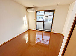 グレイ飯塚 102 1階1Kのリビング/ダイニング