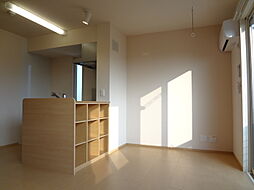 ベル・ラフィーネ 201 2階1LDKのリビング/ダイニング