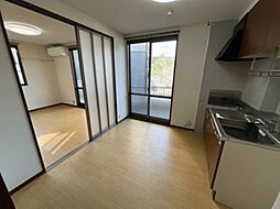 フローラルムーンリッチ 102 1階2DKのリビング/ダイニング