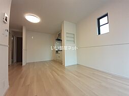 カーサ・ドマーニ 103 1階1LDKのリビング/ダイニング