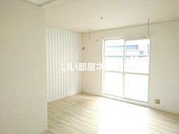 ロイヤルヘルツ 101 1階2LDKのリビング/ダイニング