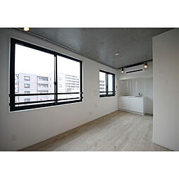 グラウンデュークス西大島 0102 1階ワンルームのリビング/ダイニング