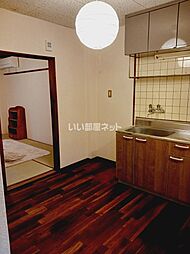 ユトリロ三谷 105 1階2DKのリビング/ダイニング