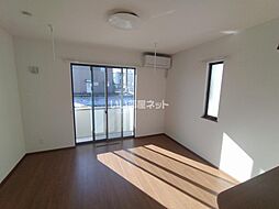 P.court 107 1階ワンルームのリビング/ダイニング