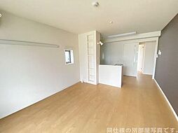 東武伊勢崎線 太田駅 徒歩17分の賃貸アパート 2階2LDKのリビング/ダイニング