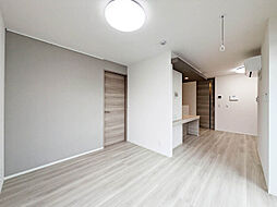 埼玉新都市交通 東宮原駅 徒歩5分の賃貸アパート 2階2LDKのリビング/ダイニング