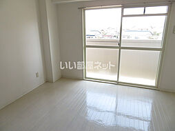 ニューヨークスチューディオ 305 3階ワンルームのリビング/ダイニング