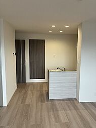 近鉄京都線 富野荘駅 徒歩5分の賃貸アパート 3階1LDKのリビング/ダイニング