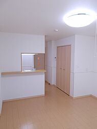 デ・ラ・プレミール 107 1階ワンルームのリビング/ダイニング