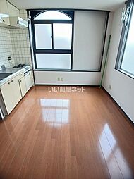 ローランドミューズ 302 3階ワンルームのリビング/ダイニング