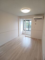 シュバルツハウス防府 103 1階1LDKのリビング/ダイニング