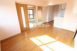 グランデルＡ 305 3階3DKのリビング/ダイニング