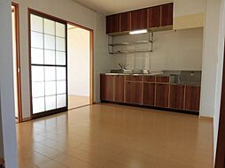 グランドゥール岩崎　A棟 202 2階3DKのリビング/ダイニング